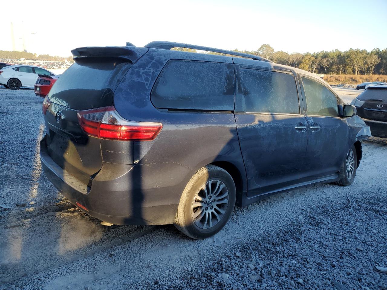 Image 3 of 2018 TOYOTA SIENNA XLE 2018 with VIN 5TDYZ3DC9JS906080