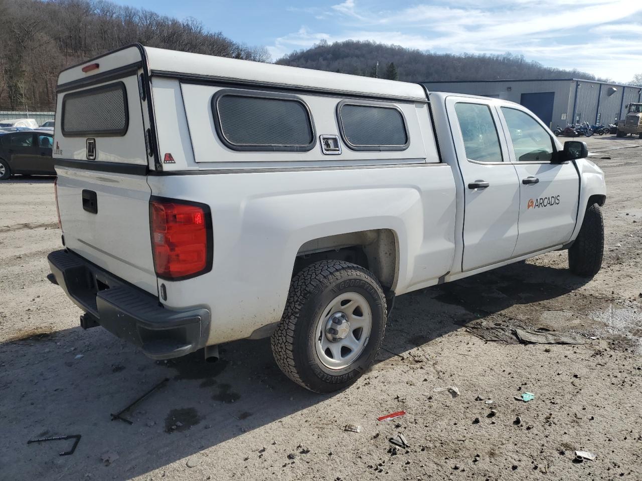 Image 3 of 2018 CHEVROLET SILVERADO K1500 2018 with VIN 1GCVKNECXJZ306989