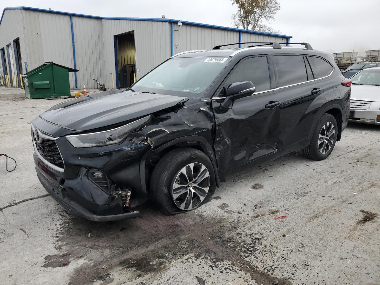 Image 1 of 2021 TOYOTA HIGHLANDER XLE 2021 with VIN 5TDGZRBH1MS540701