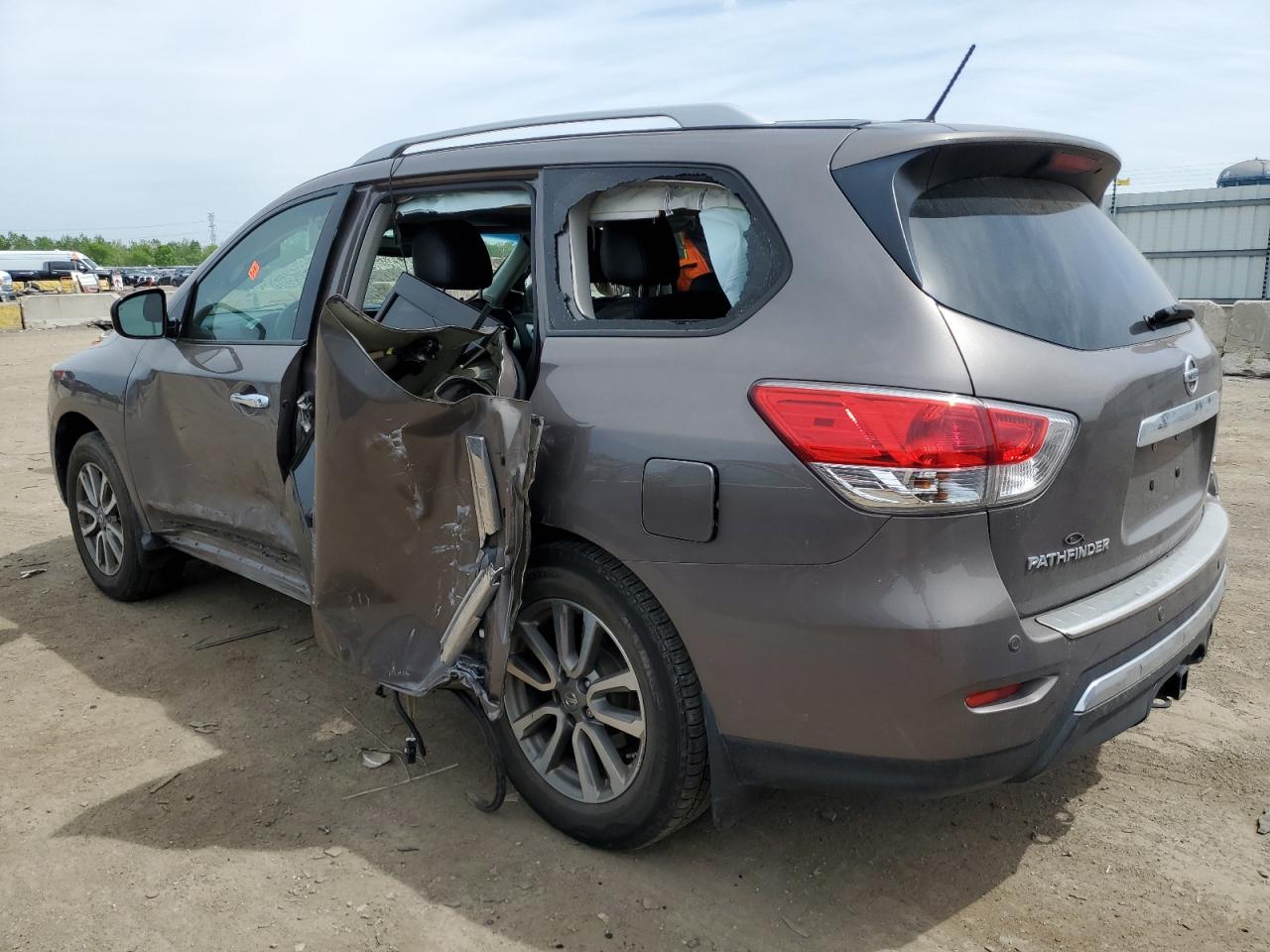 Image 2 of 2014 NISSAN PATHFINDER S 2014 with VIN 5N1AR2MM9EC707019