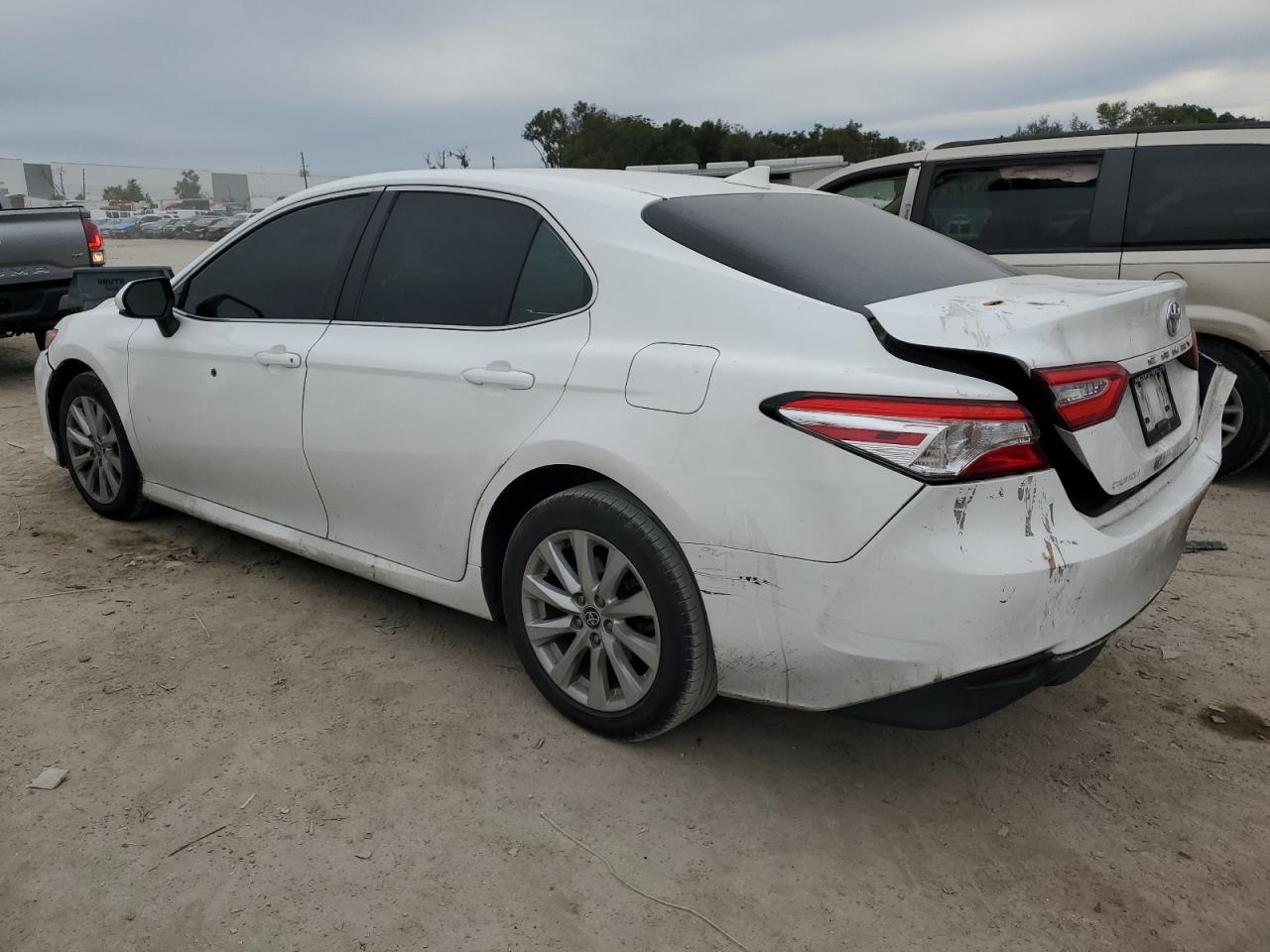 Изображение 2 2020 TOYOTA CAMRY LE 2020 с VIN 4T1C11AK8LU376258