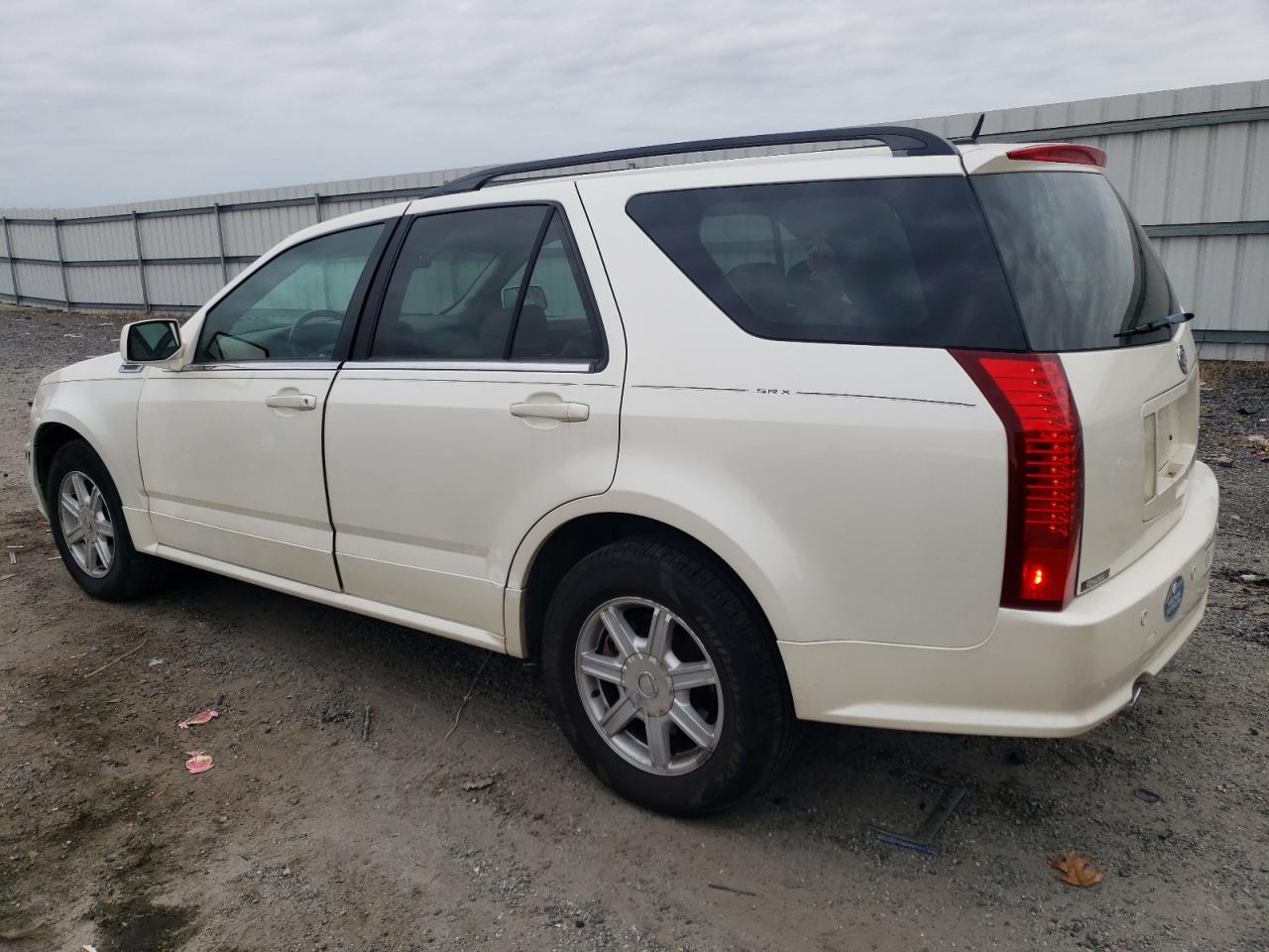 Image 2 of 2004 CADILLAC SRX  2004 with VIN 1GYEE637640172780