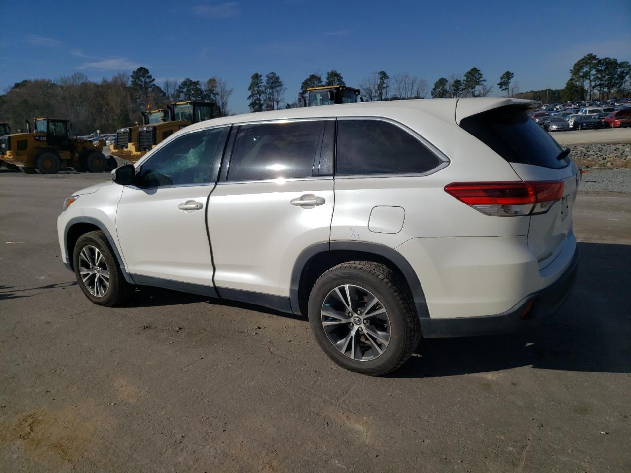 Изображение 2 2019 TOYOTA HIGHLANDER LE 2019 с VIN 5TDZARFH9KS047338