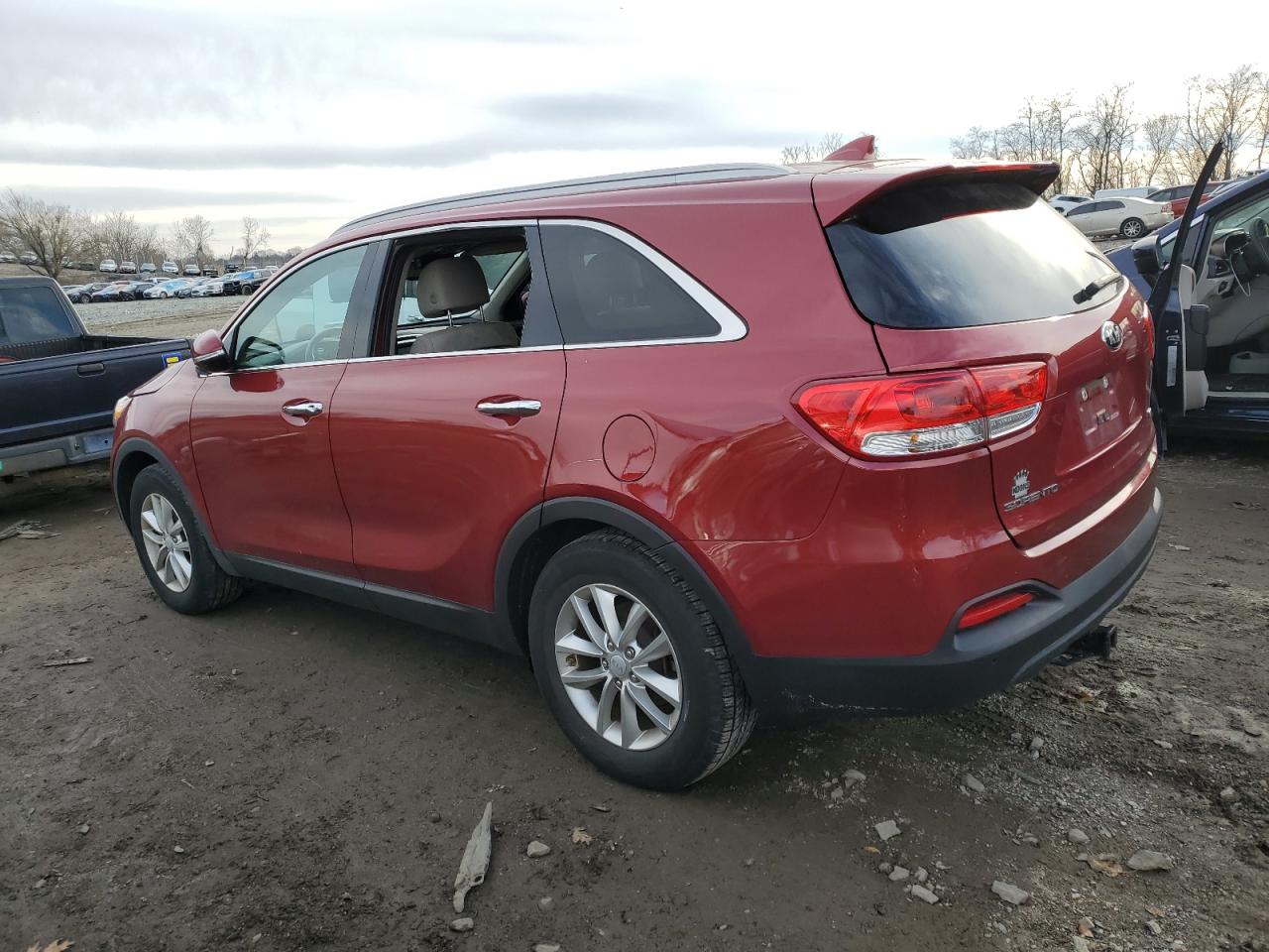 Image 2 of 2017 KIA SORENTO LX 2017 with VIN 5XYPG4A37HG210613