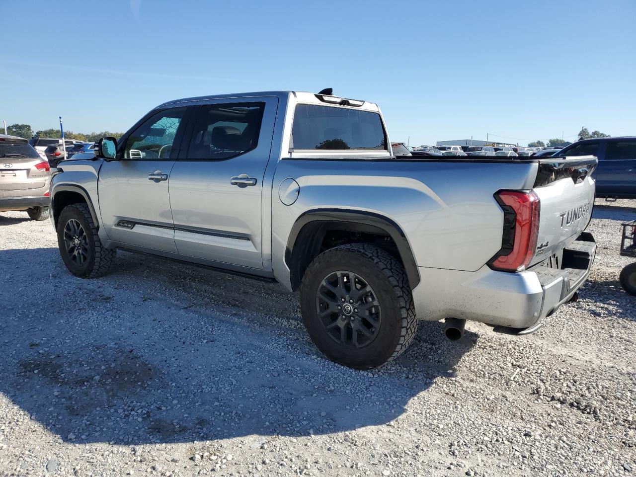 Изображение 2 2023 TOYOTA TUNDRA CREWMAX PLATINUM 2023 с VIN 5TFNA5DBXPX094773