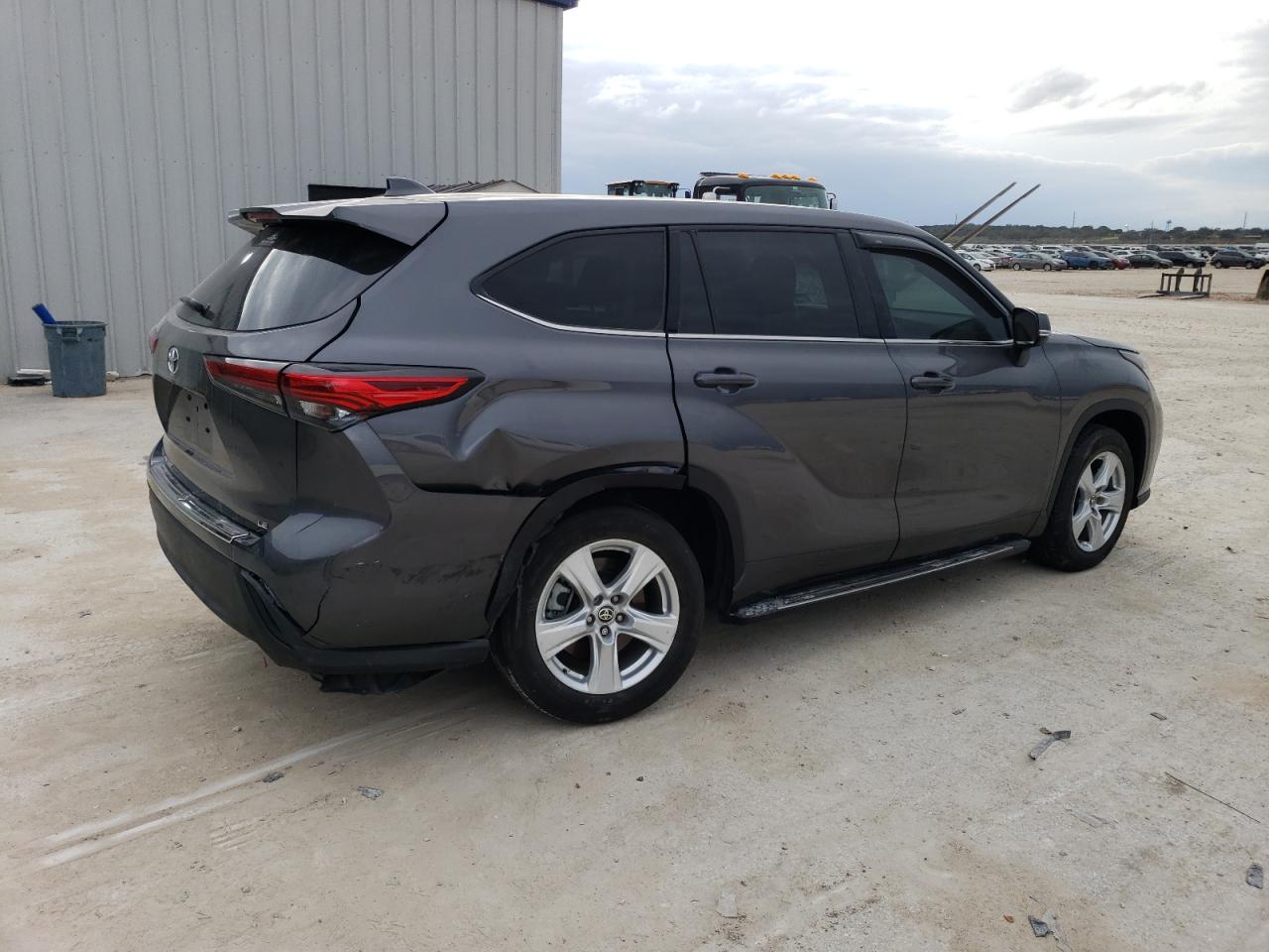 Изображение 3 2021 TOYOTA HIGHLANDER L 2021 с VIN 5TDZZRAHXMS536446