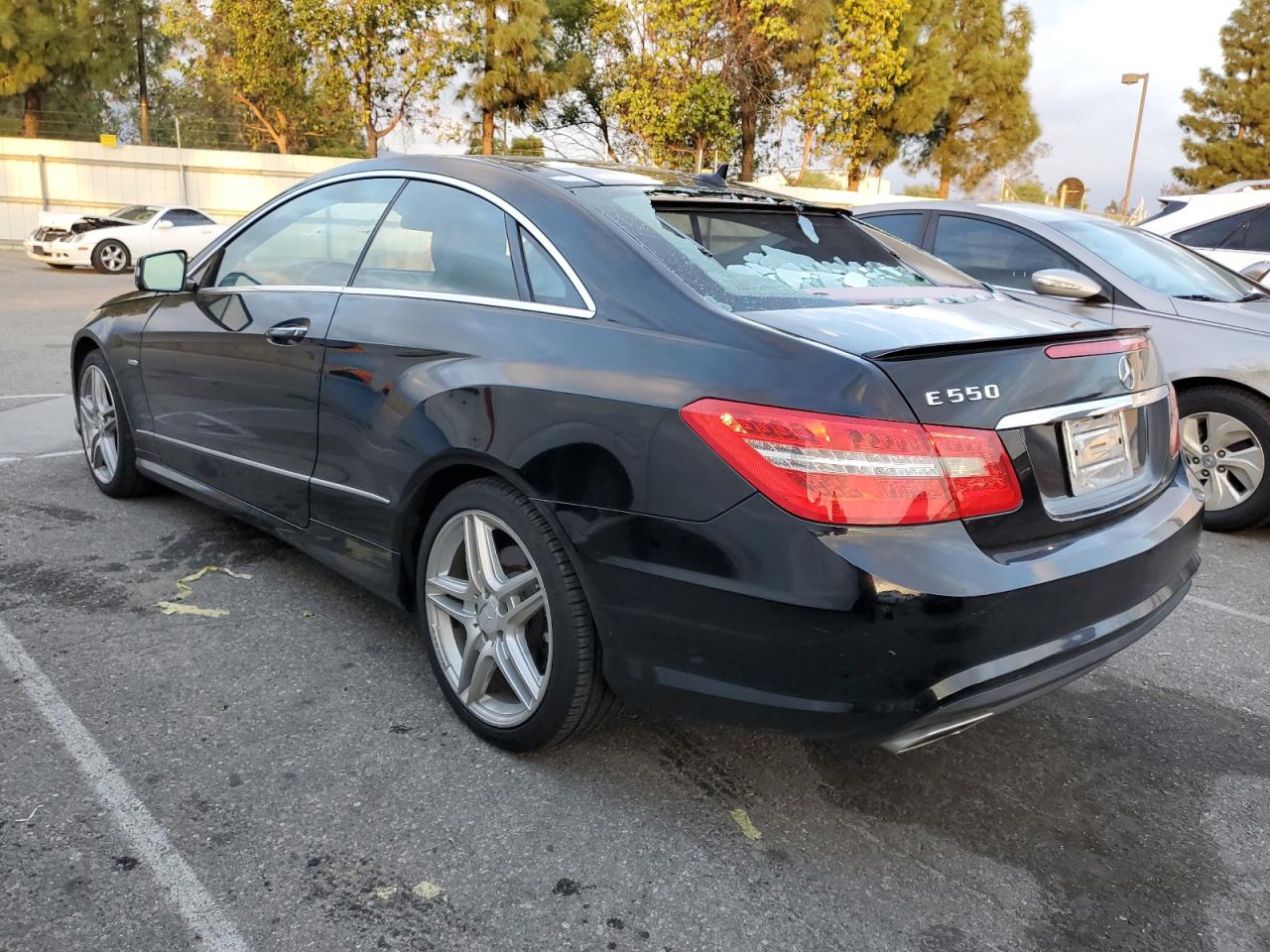Obraz 2 z 2012 MERCEDES-BENZ E 550 2012 z VIN WDDKJ7DB2CF154873