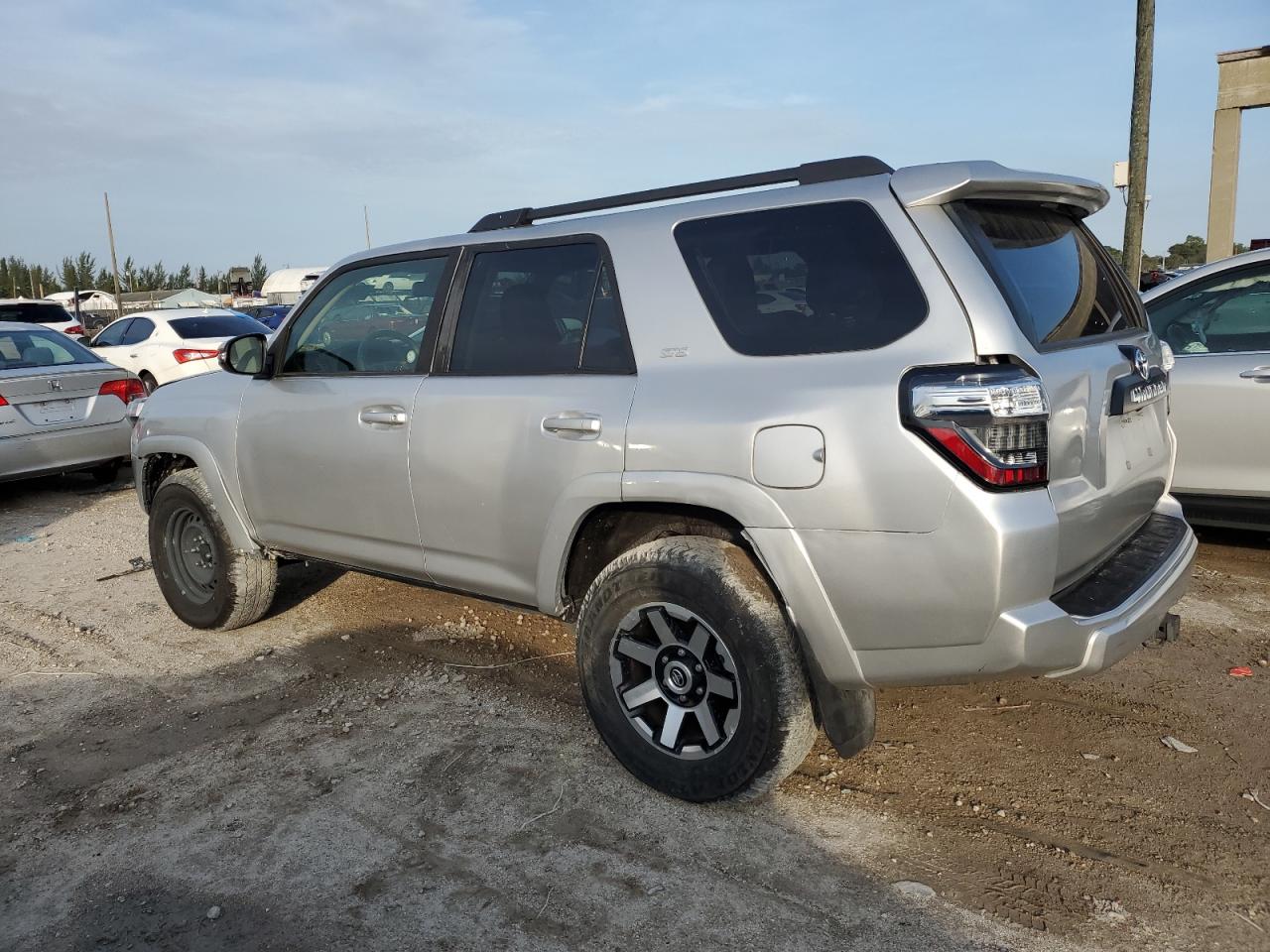 Изображение 2 2020 TOYOTA 4RUNNER SR5/SR5 PREMIUM 2020 с VIN JTEBU5JRXL5798632