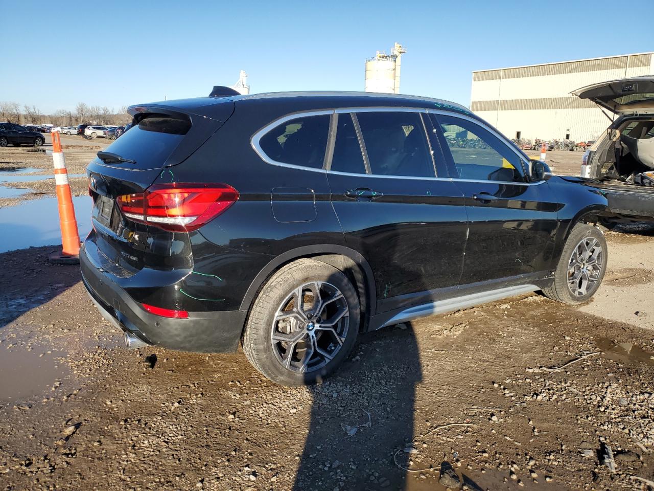 Obraz 3 z 2020 BMW X1 XDRIVE28I 2020 z VIN WBXJG9C01L5R49860