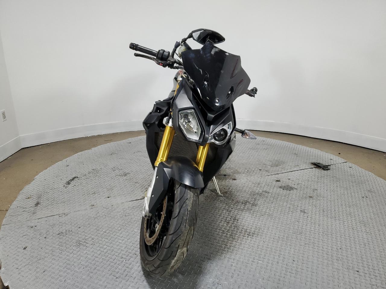 Obraz 2 z 2015 BMW S 1000 R 2015 z VIN WB10D1201FZ696201