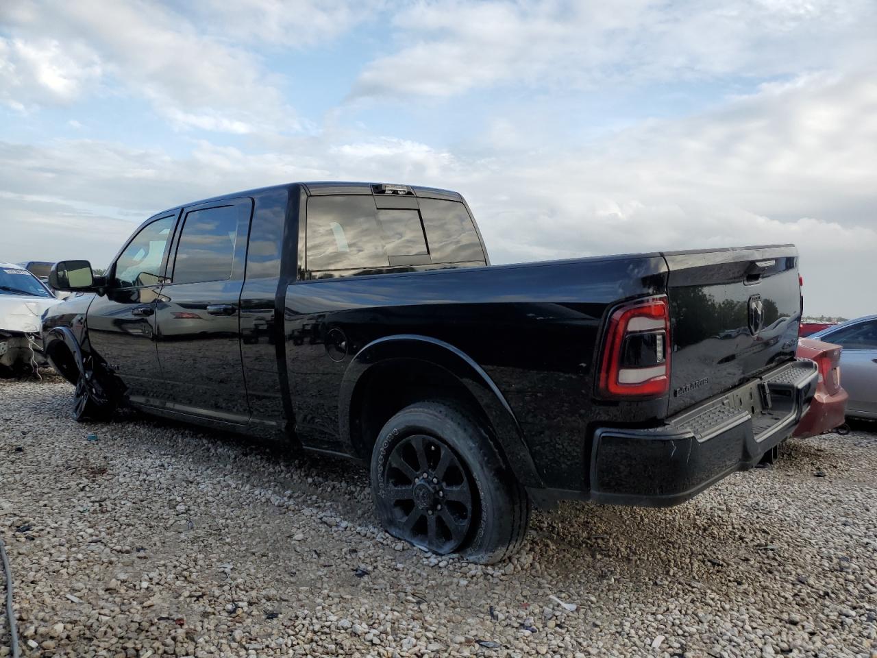 Изображение 2 2022 RAM 2500 LARAMIE 2022 с VIN 3C6UR5NL7NG326878