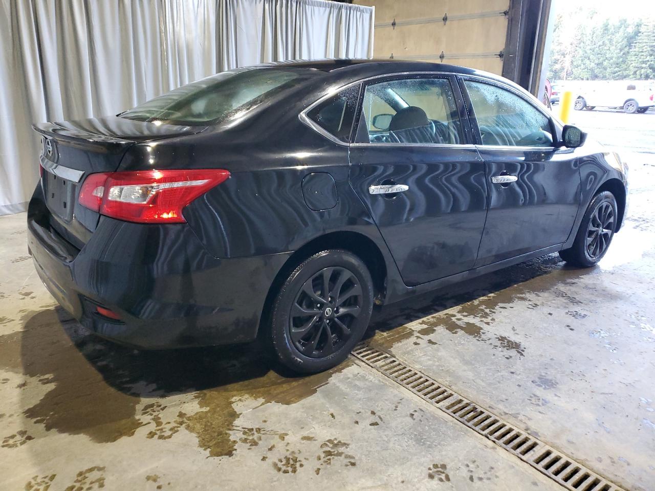 Obraz 3 z 2018 NISSAN SENTRA S 2018 z VIN 3N1AB7AP7JY299385
