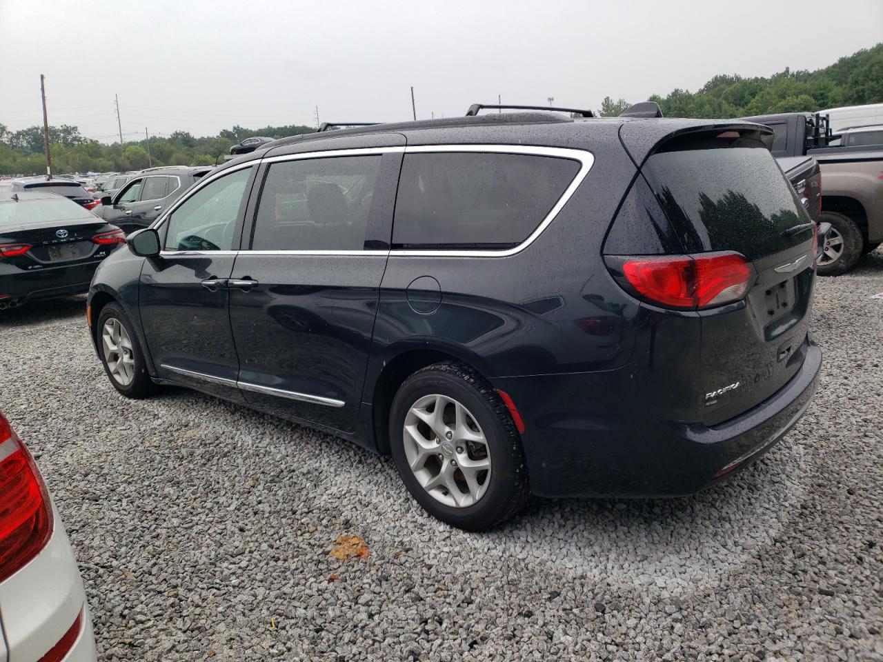 Image 2 of 2017 CHRYSLER PACIFICA TOURING L 2017 with VIN 2C4RC1BG4HR592129