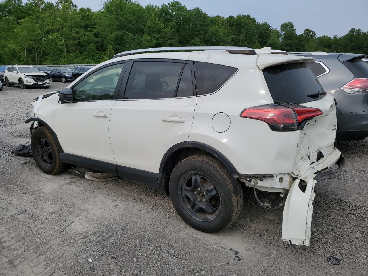 Obraz 2 z 2016 TOYOTA RAV4 LE 2016 z VIN JTMBFREV9GJ087210