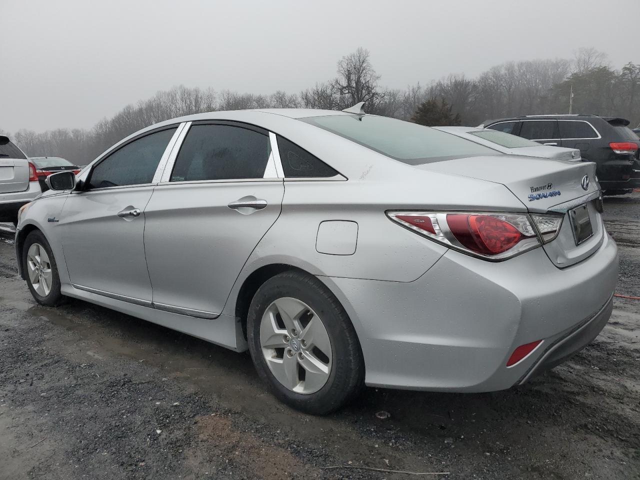 Image 2 of 2011 HYUNDAI SONATA HYBRID 2011 with VIN KMHEC4A49BA004675