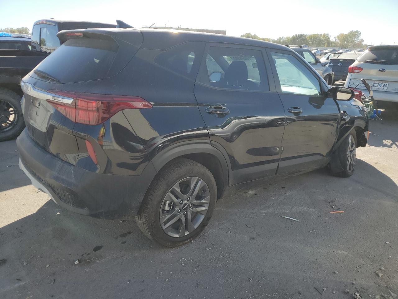 Image 3 of 2023 KIA SELTOS LX 2023 with VIN KNDEPCAAXP7388348
