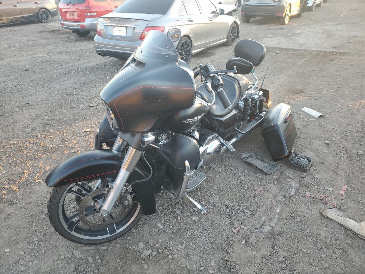 Obraz 2 z 2017 HARLEY-DAVIDSON FLHXS STREET GLIDE SPECIAL 2017 z VIN 1HD1KRC17HB616994