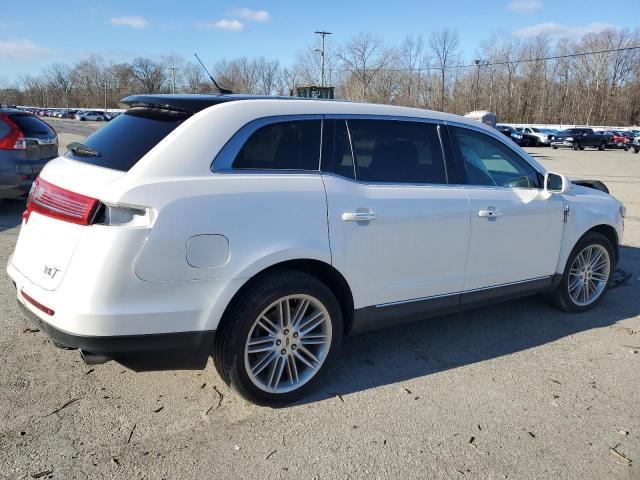 Изображение 3 2018 LINCOLN MKT  2018 с VIN 2LMHJ5AT0JBL01017