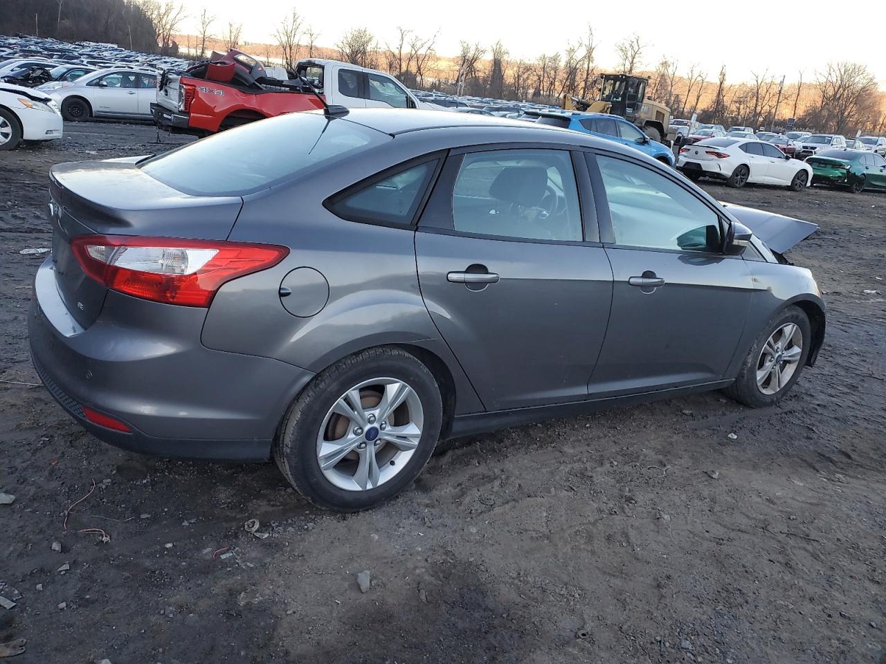 Image 3 of 2014 FORD FOCUS SE 2014 with VIN 1FADP3F2XEL338413