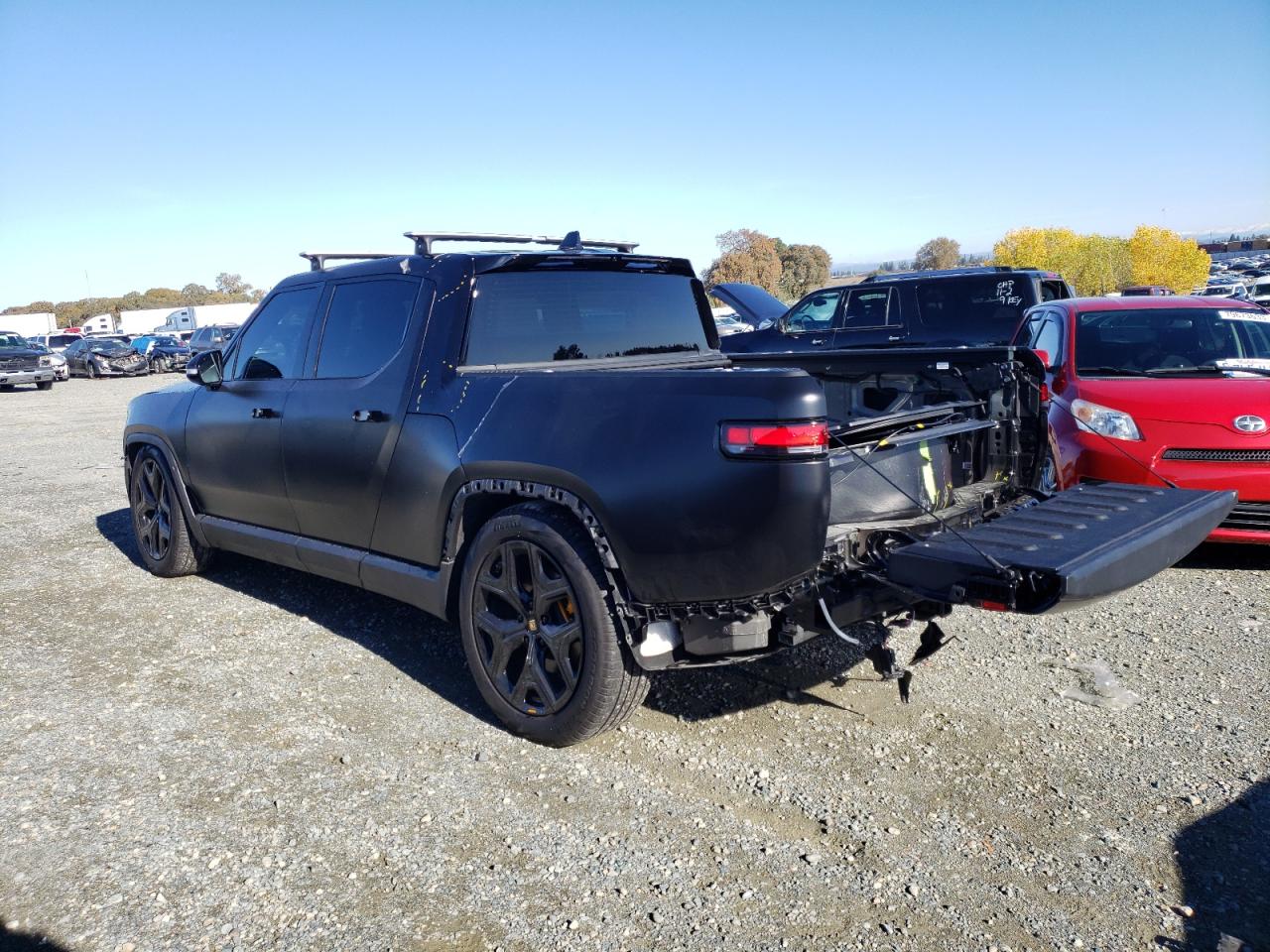 Изображение 2 2022 RIVIAN R1T ADVENTURE 2022 с VIN 7FCTGAAA5NN005673