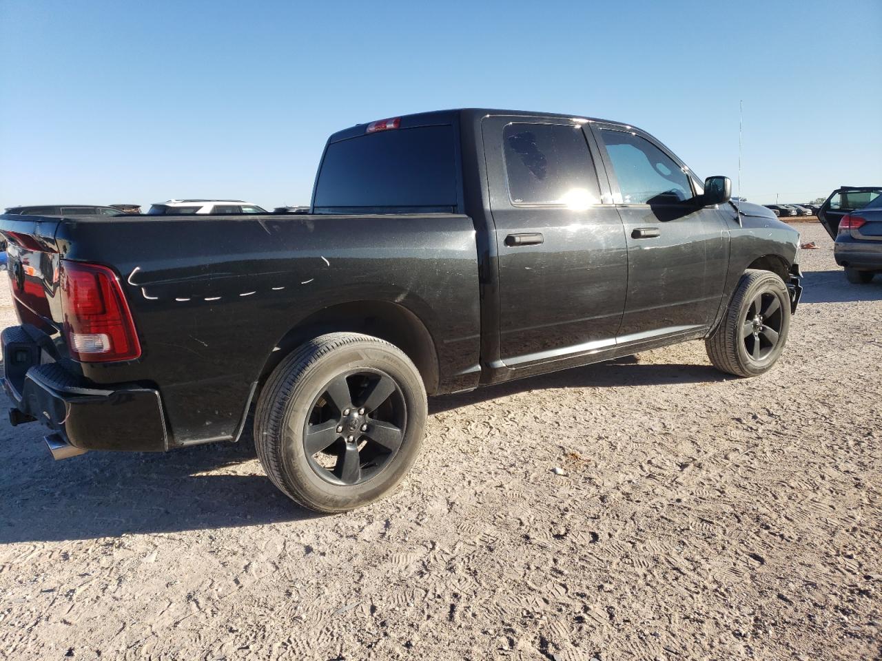 Obraz 3 z 2015 RAM 1500 ST 2015 z VIN 1C6RR6KT8FS613205