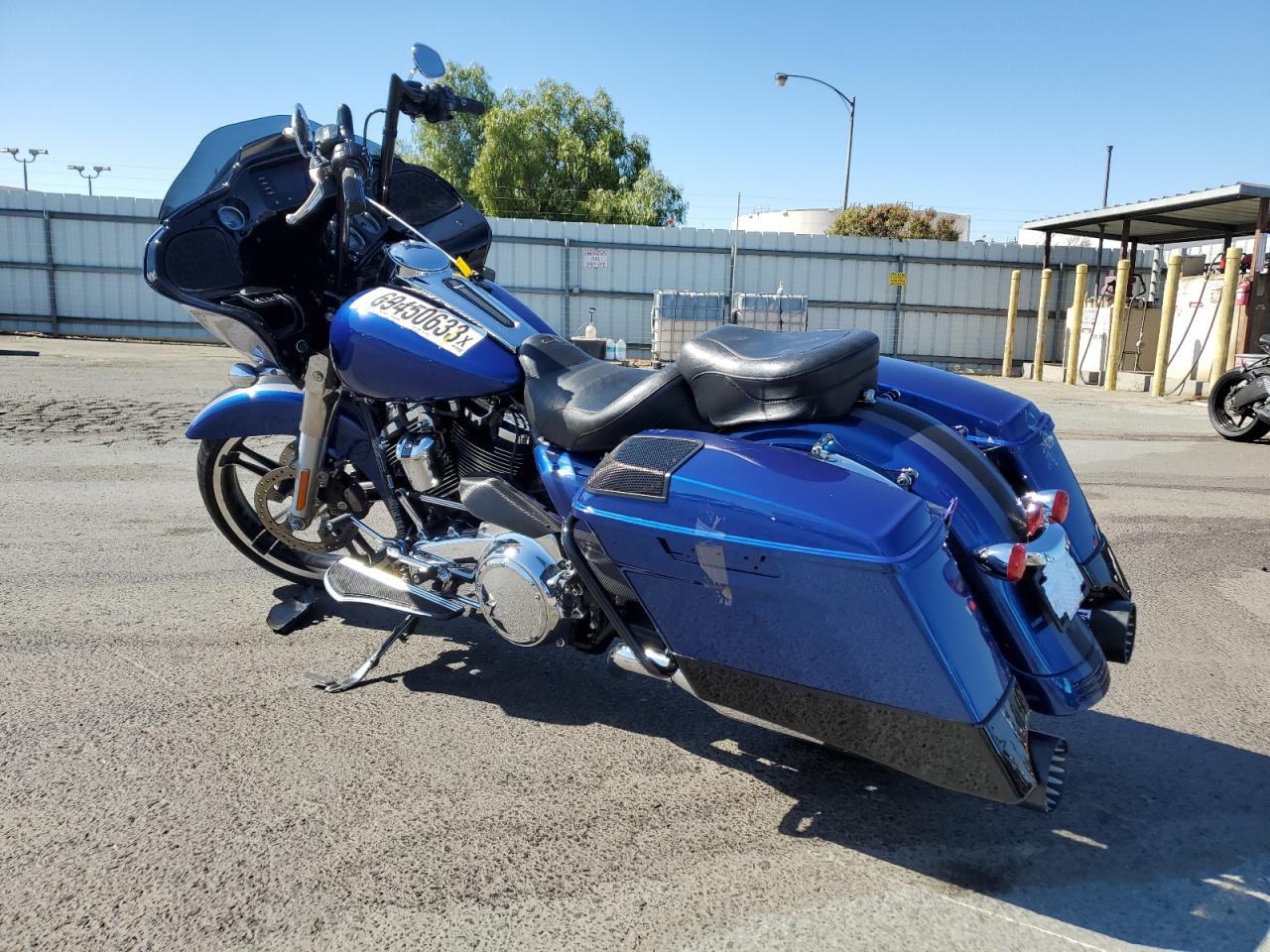 Image 3 of 2017 HARLEY-DAVIDSON FLTRX ROAD GLIDE 2017 with VIN 1HD1KHC3XHB673721