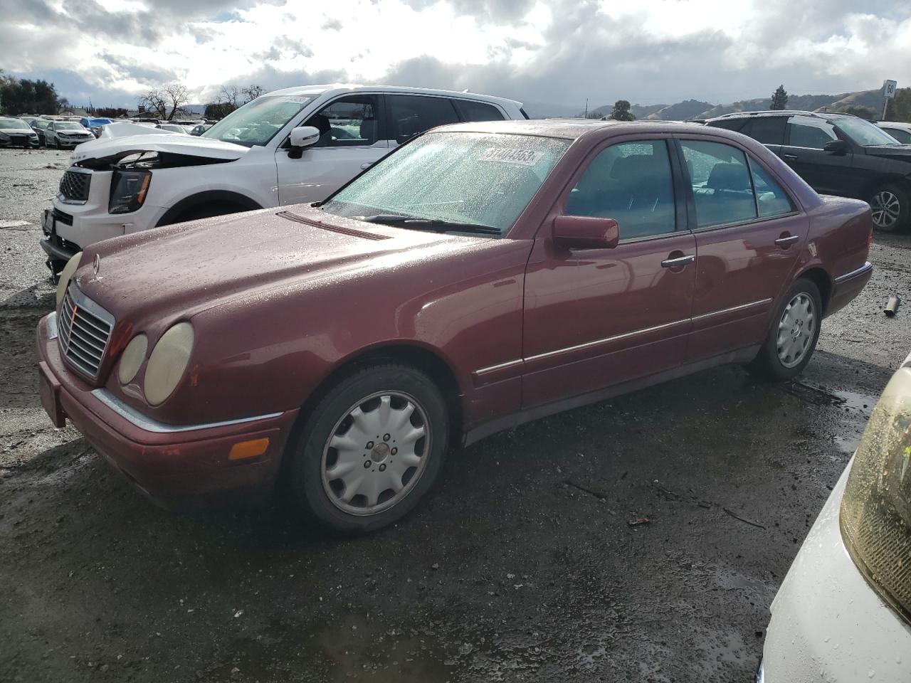 Obraz 1 z 1999 MERCEDES-BENZ E 320 1999 z VIN WDBJF65HXXA845073