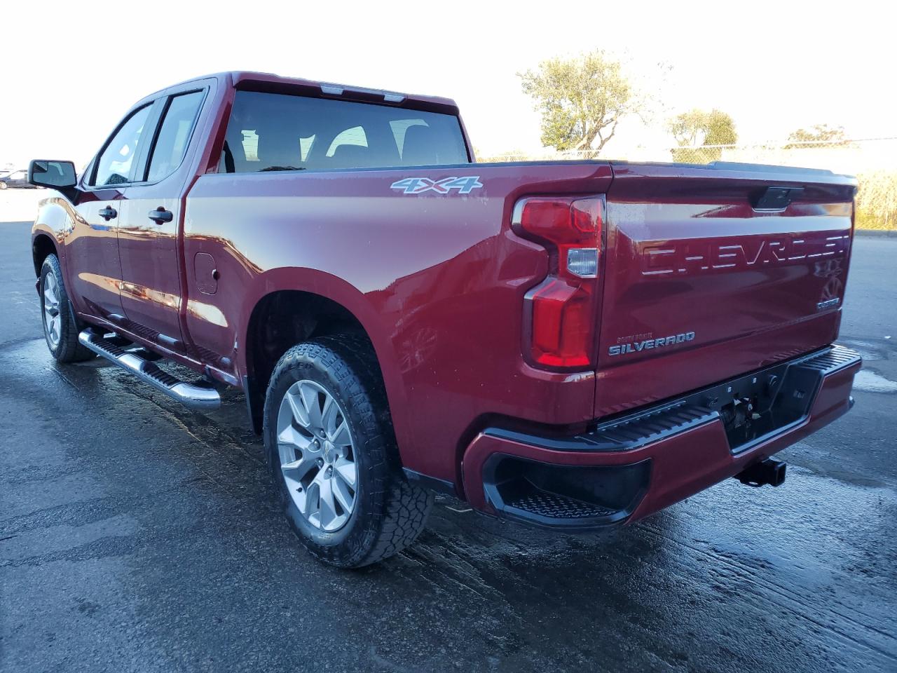 Изображение 2 2020 CHEVROLET SILVERADO K1500 CUSTOM 2020 с VIN 1GCRYBEHXLZ322333