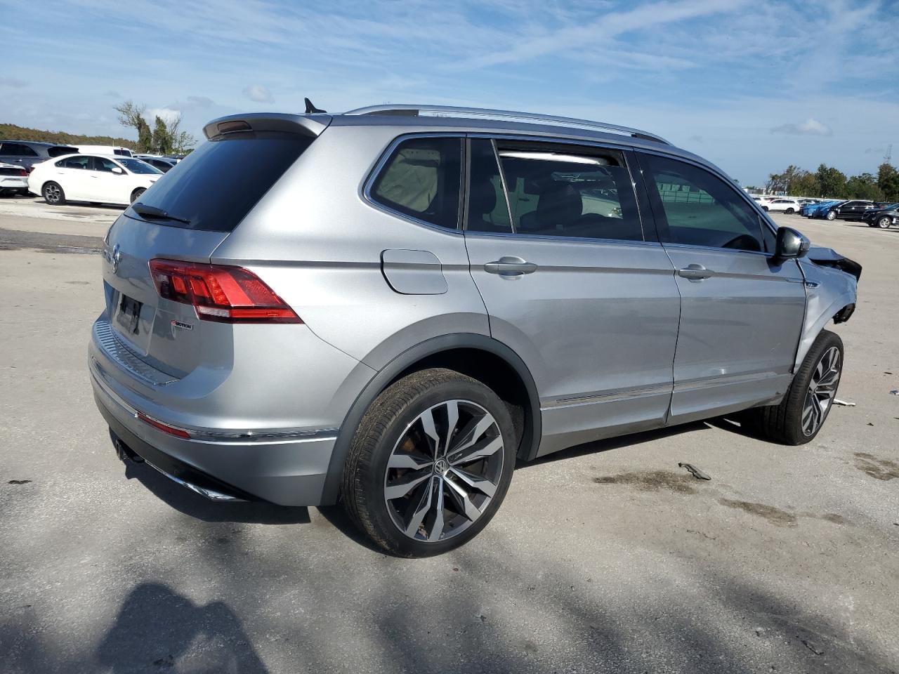 Obraz 3 z 2021 VOLKSWAGEN TIGUAN SEL PREMIUM R-LINE 2021 z VIN 3VV4B7AX8MM045014