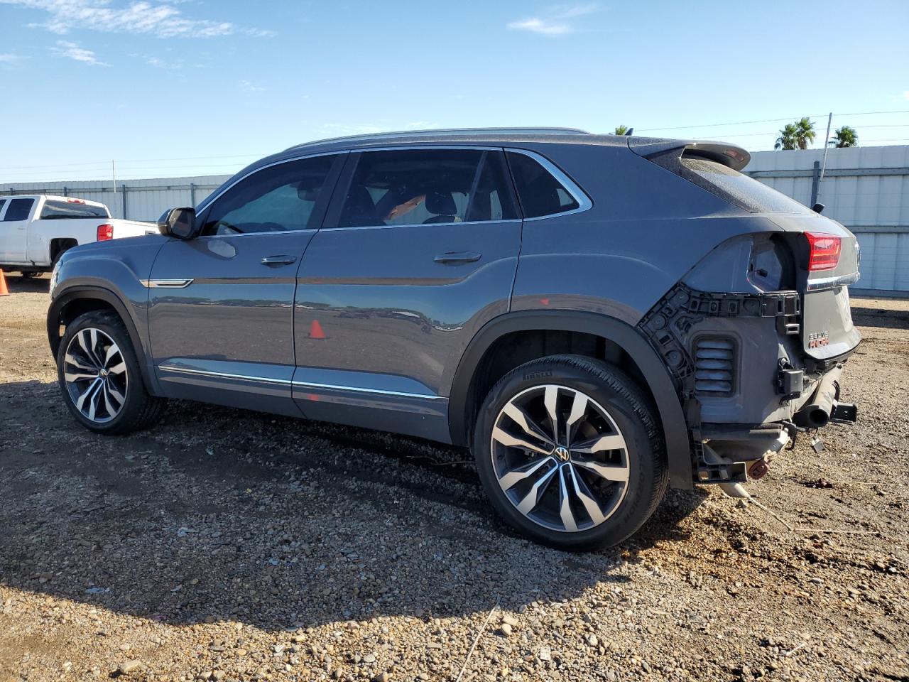 Изображение 2 2021 VOLKSWAGEN ATLAS CROSS SPORT SEL R-LINE 2021 с VIN 1V2CE2CA2MC223223