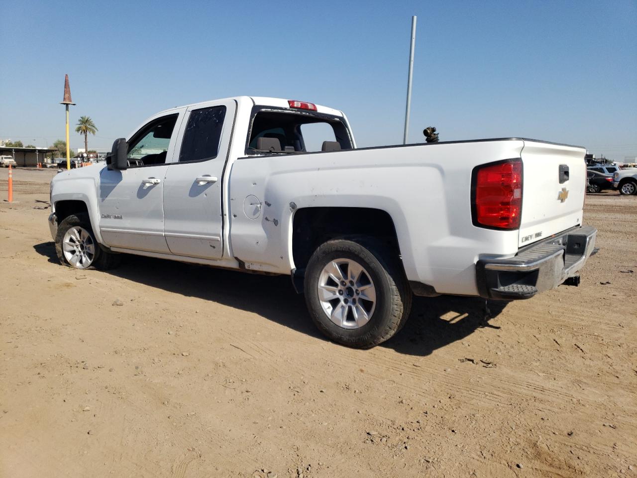 Image 2 of 2017 CHEVROLET SILVERADO C1500 LT 2017 with VIN 1GCRCREC5HZ320296