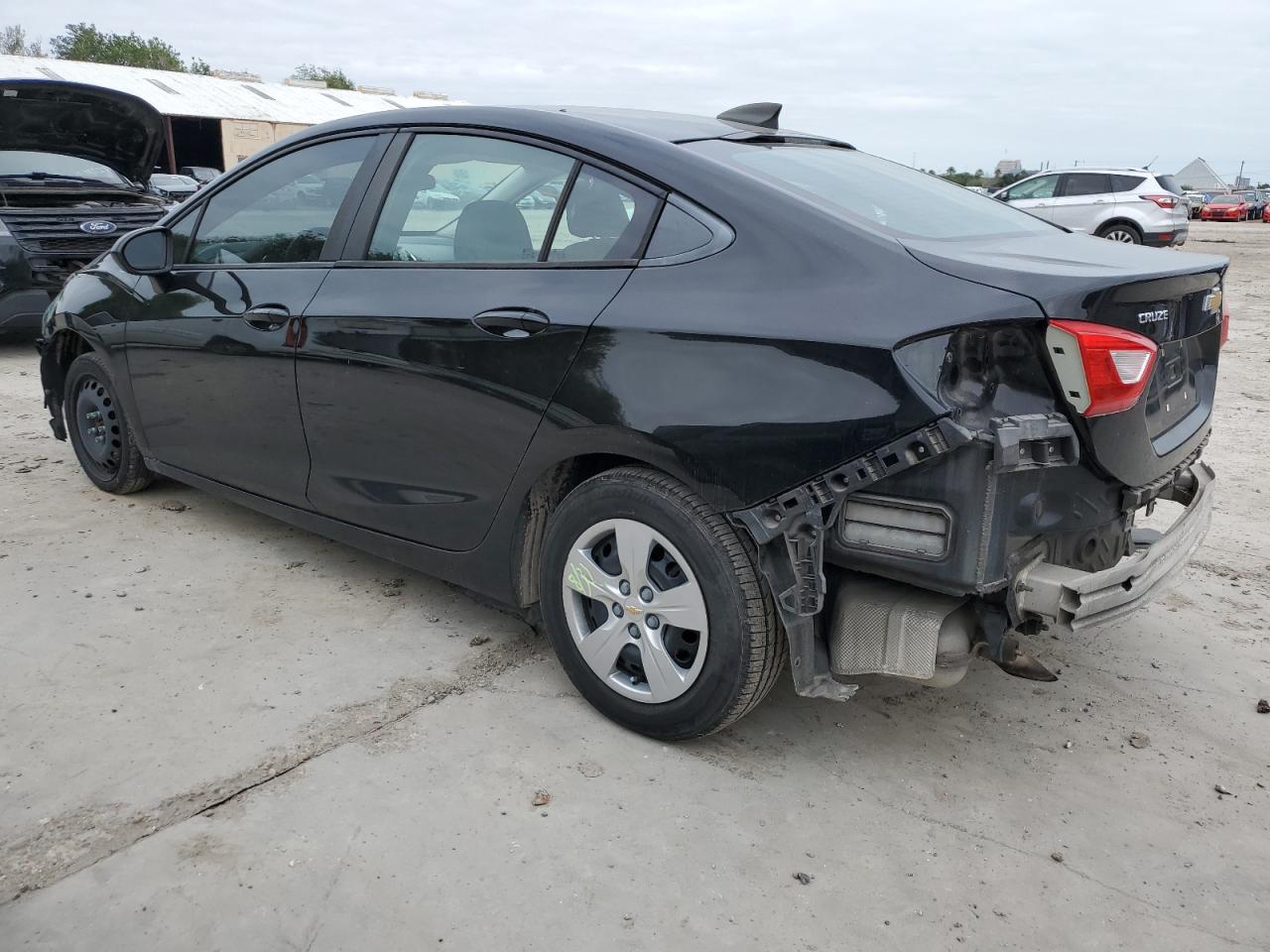 Obraz 2 z 2017 CHEVROLET CRUZE LS 2017 z VIN 1G1BC5SM7H7189755