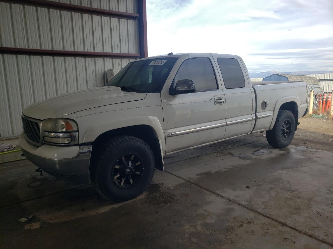 Image 1 of 2002 GMC NEW SIERRA K1500 2002 with VIN 1GTEK19T02E300016