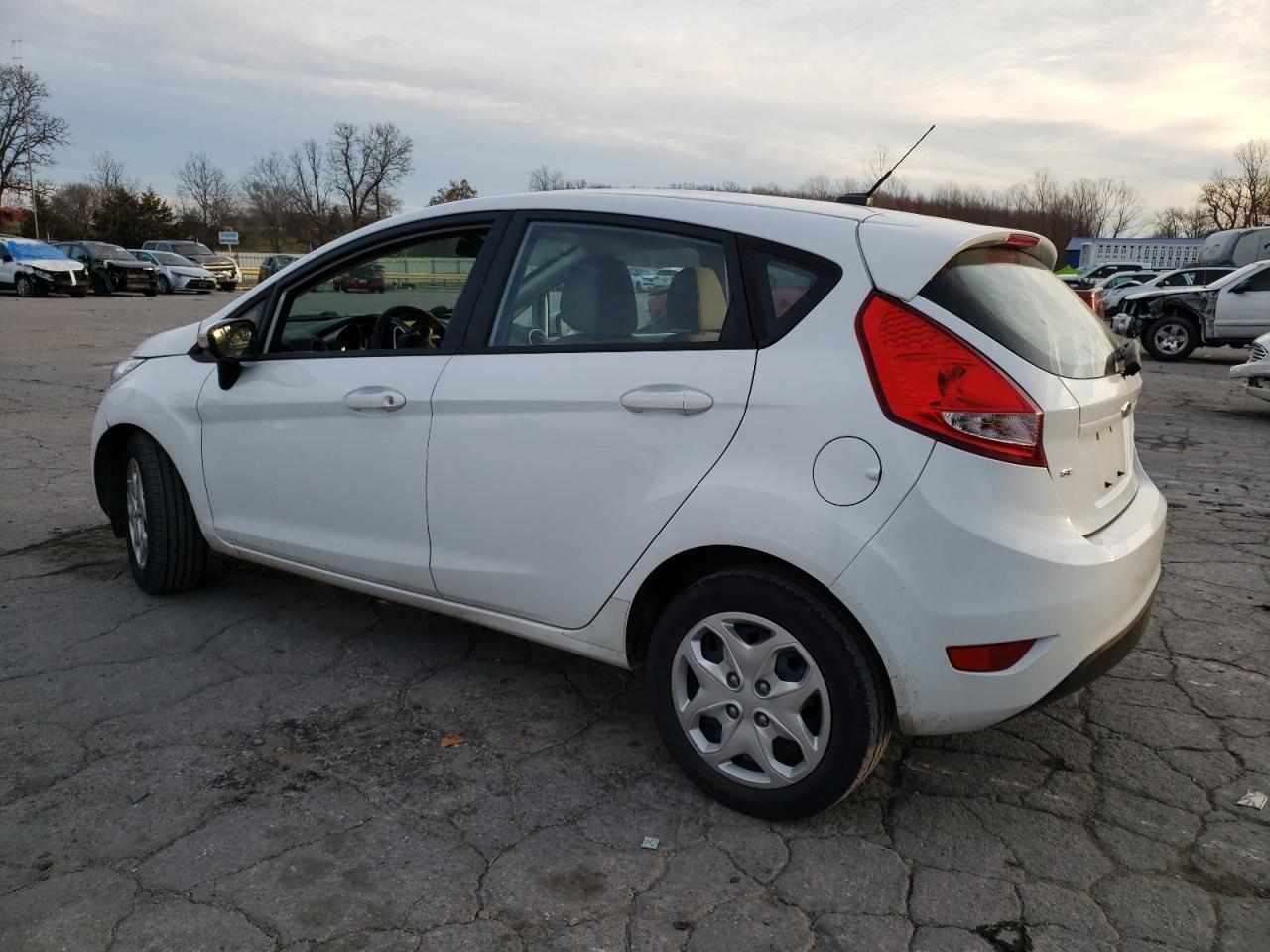 Изображение 2 2013 FORD FIESTA SE 2013 с VIN 3FADP4EJ3DM174174