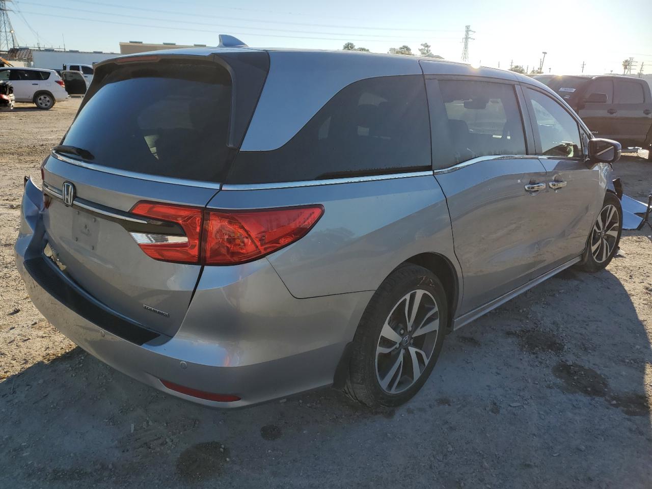 Image 3 of 2021 HONDA ODYSSEY TOURING 2021 with VIN 5FNRL6H84MB042769