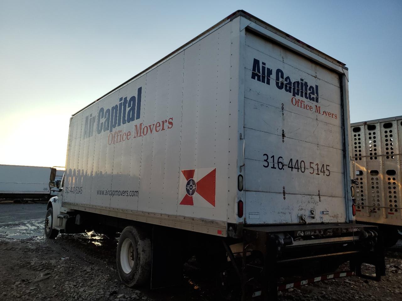 Image 3 of 2011 FREIGHTLINER M2 106 MEDIUM DUTY 2011 with VIN 1FVACWDT1BDBB7930