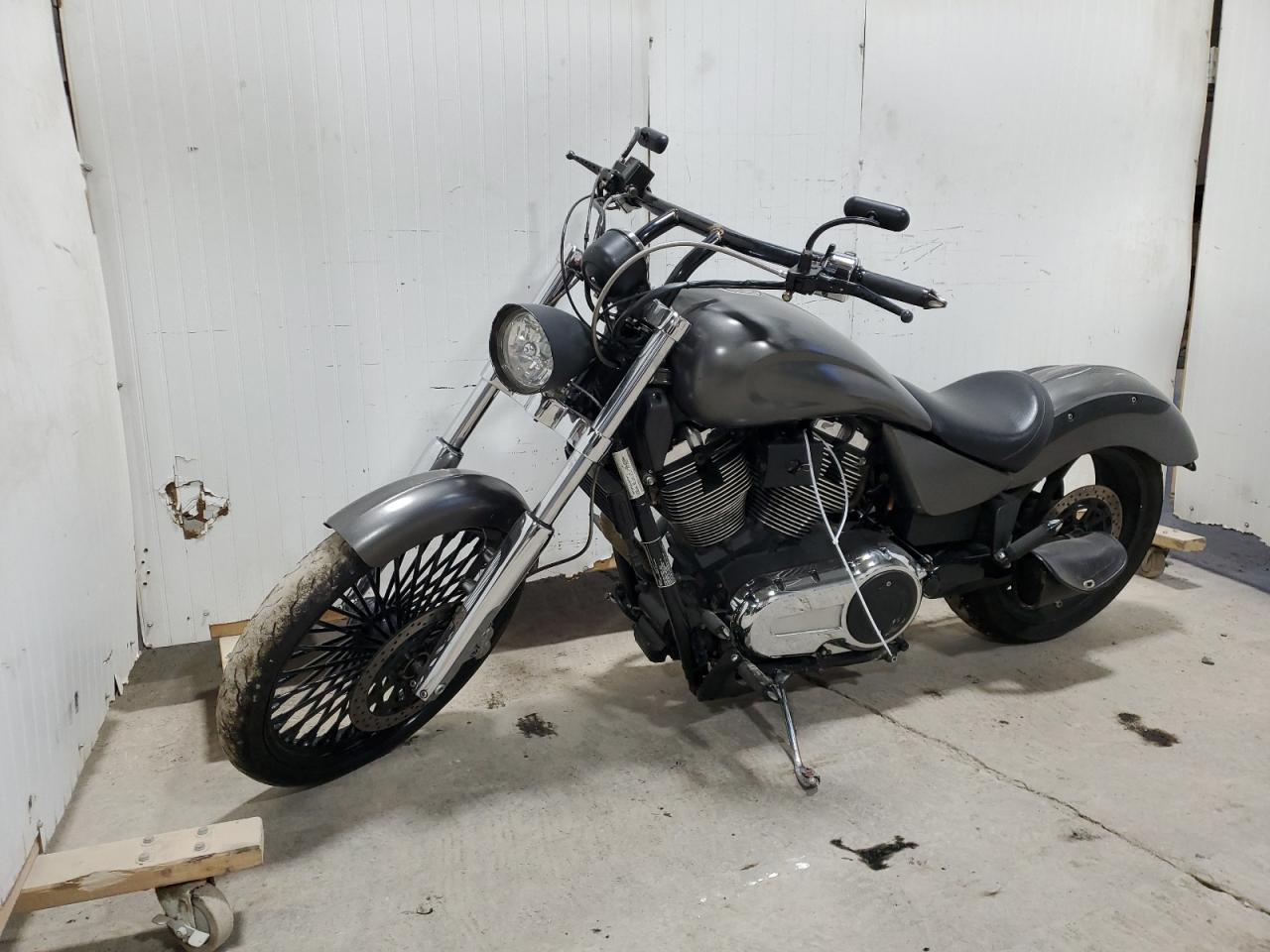 Image 2 of 2005 VICTORY MOTORCYCLES VEGAS  2005 with VIN 5VPGB16D153007670