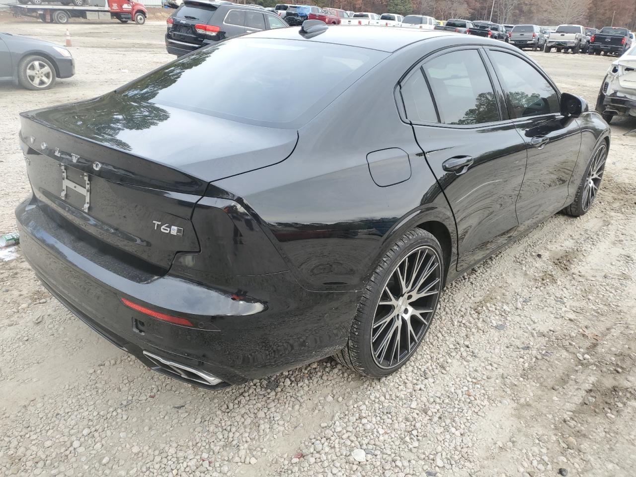 Image 3 of 2019 VOLVO S60 T6 R-DESIGN 2019 with VIN 7JRA22TMXKG014802