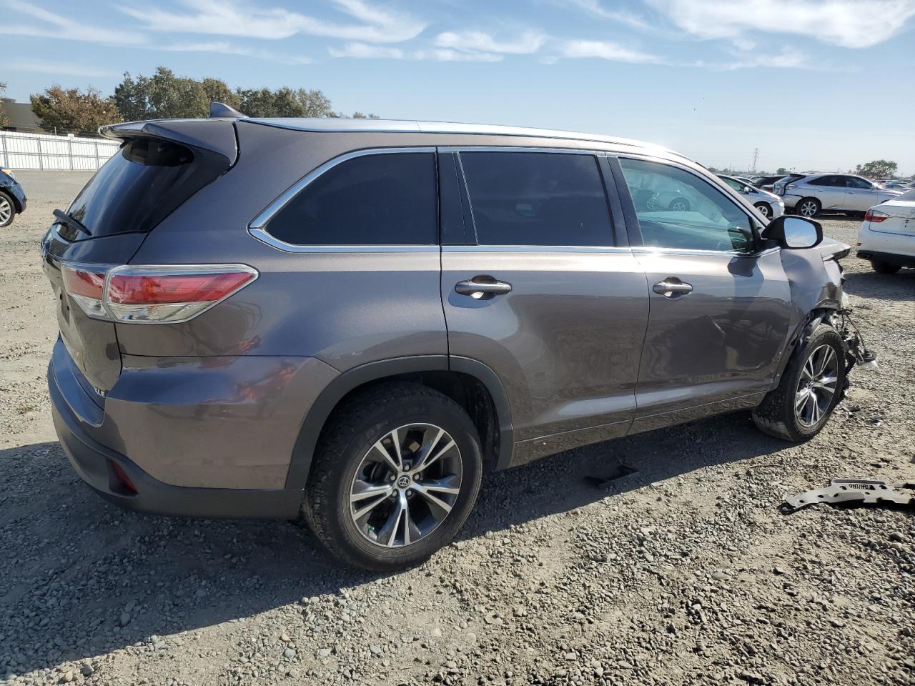 Image 3 of 2016 TOYOTA HIGHLANDER XLE 2016 with VIN 5TDKKRFH3GS135095