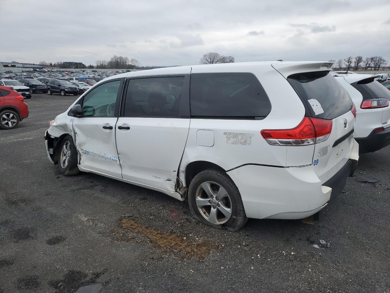 Image 2 of 2014 TOYOTA SIENNA  2014 with VIN 5TDZK3DC0ES490709