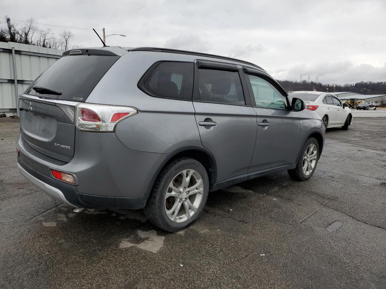 Image 3 of 2015 MITSUBISHI OUTLANDER SE 2015 with VIN JA4AZ3A38FZ000945