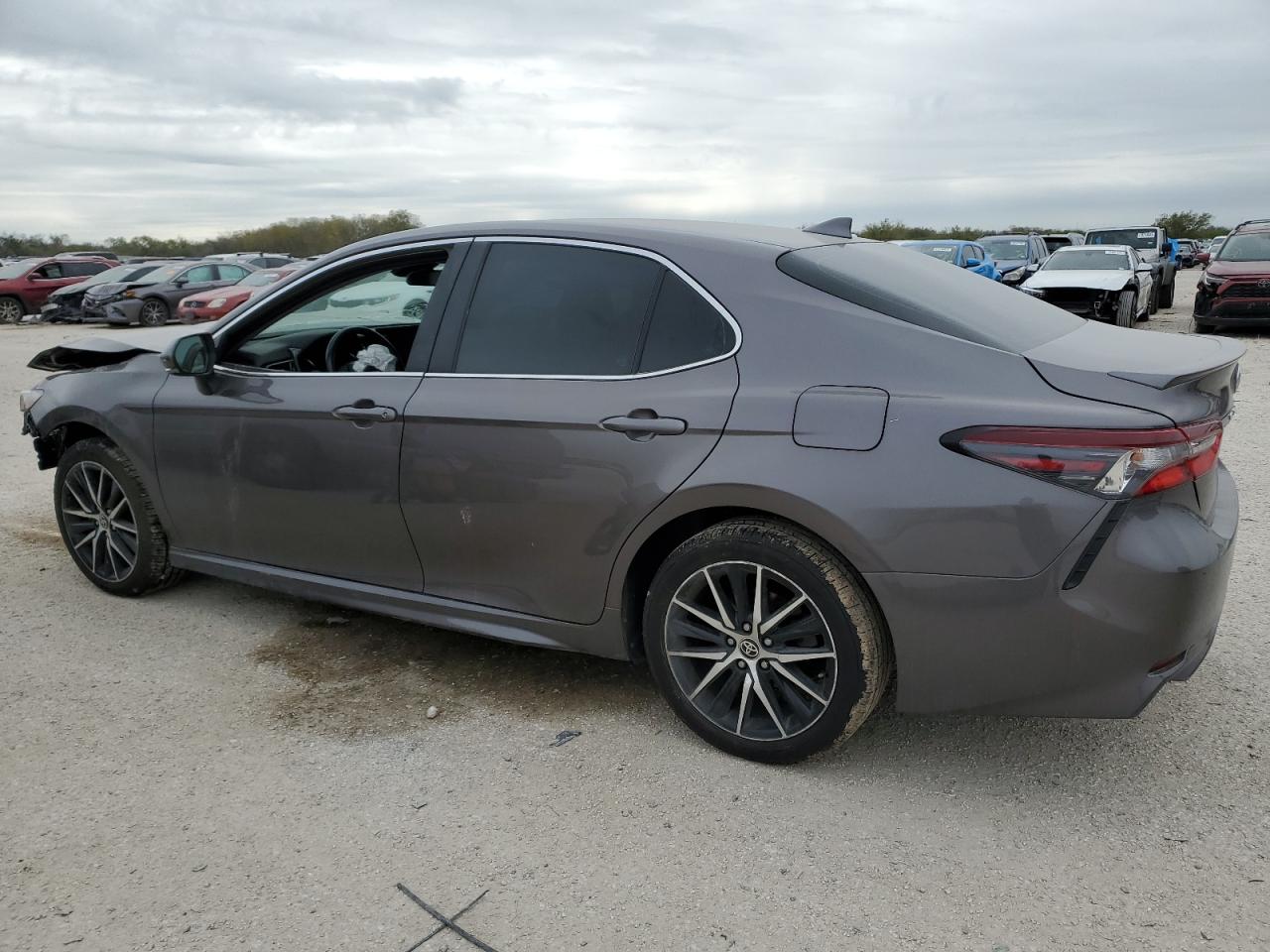 Изображение 2 2022 TOYOTA CAMRY SE 2022 с VIN 4T1G11AK1NU690063