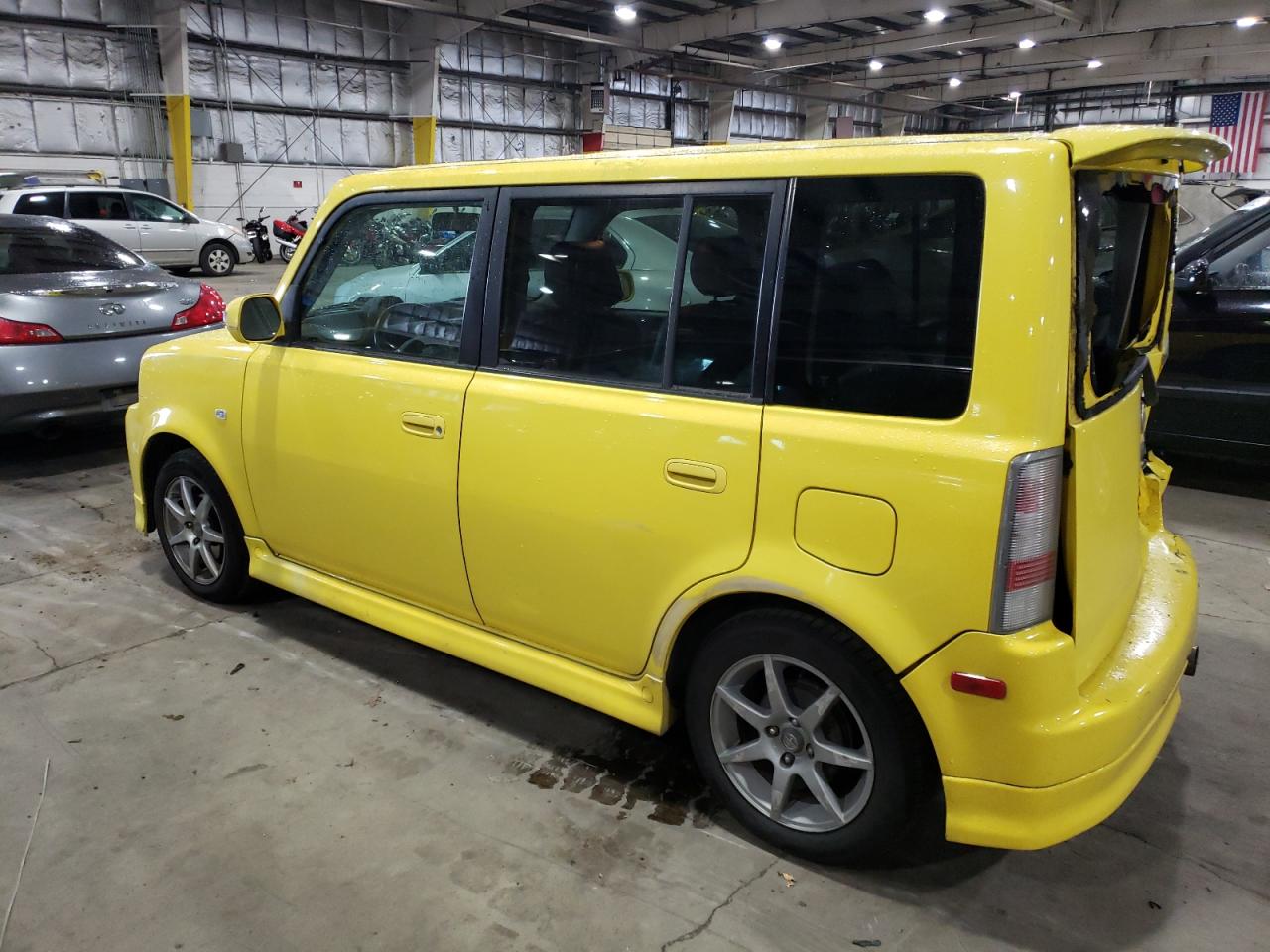 Изображение 2 2005 TOYOTA SCION XB 2005 с VIN JTLKT334854017021