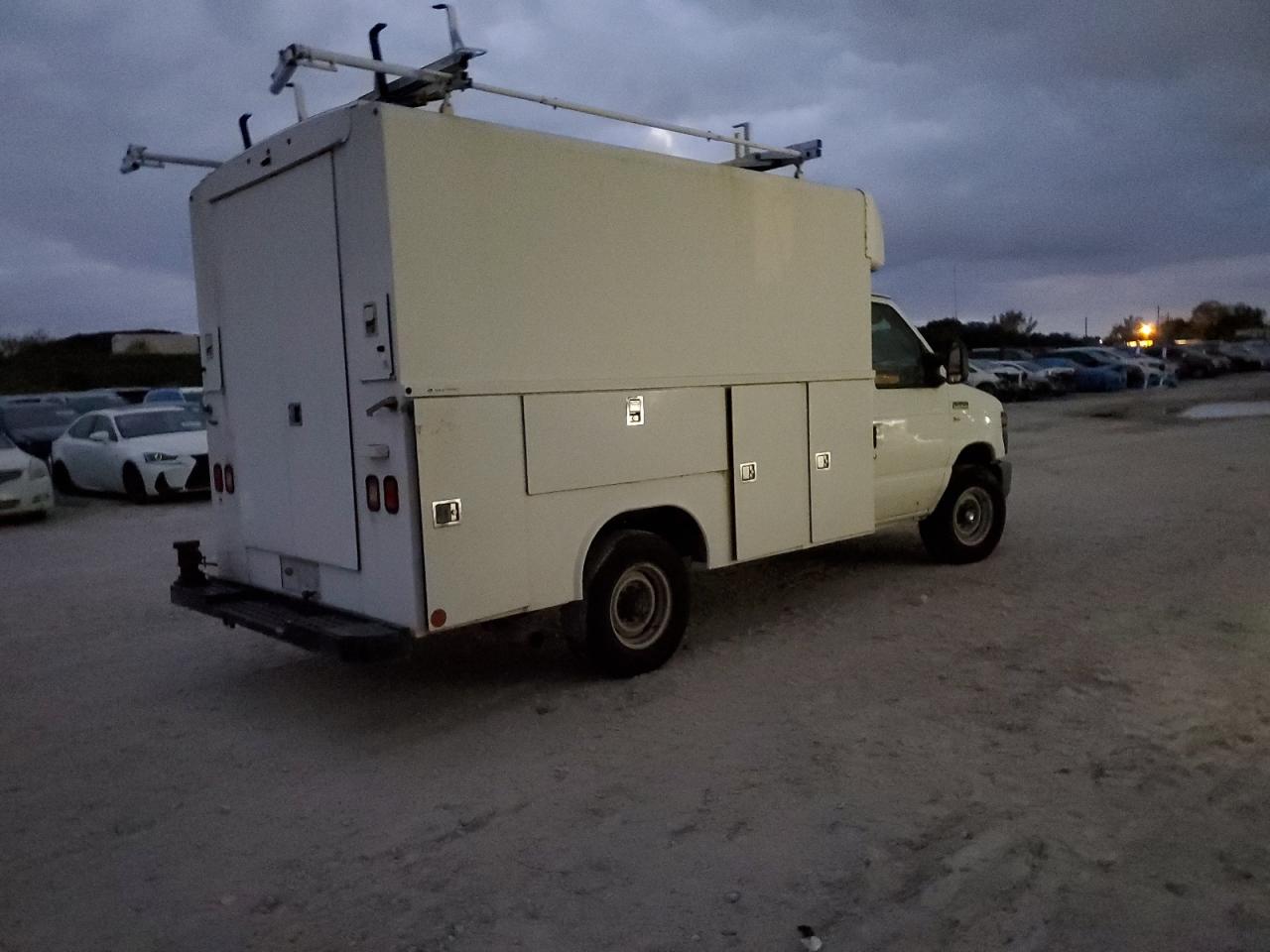 Изображение 3 2012 FORD ECONOLINE E350 SUPER DUTY CUTAWAY VAN 2012 с VIN 1FDSE3FL9CDB10597