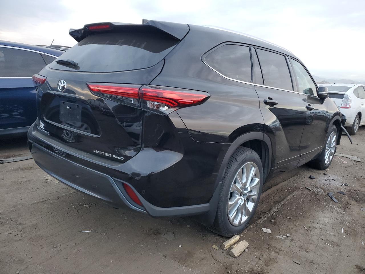 Image 3 of 2020 TOYOTA HIGHLANDER LIMITED 2020 with VIN 5TDDZRBH9LS022871