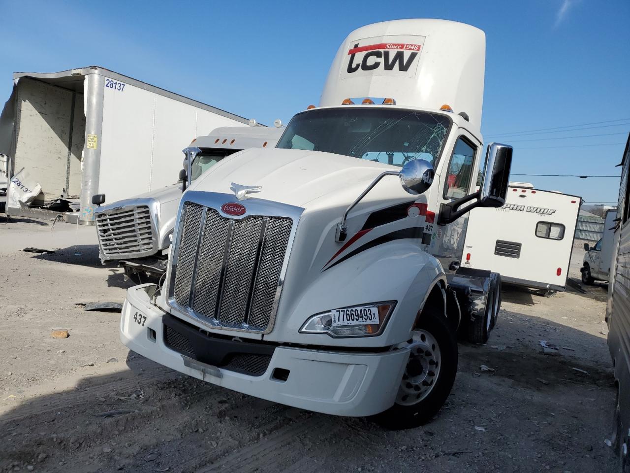 Obraz 2 z 2021 PETERBILT 579 2021 z VIN 1XPBDP9X9MD733523