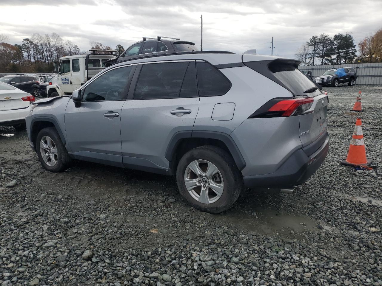 Obraz 2 z 2019 TOYOTA RAV4 XLE 2019 z VIN 2T3W1RFV6KW019200