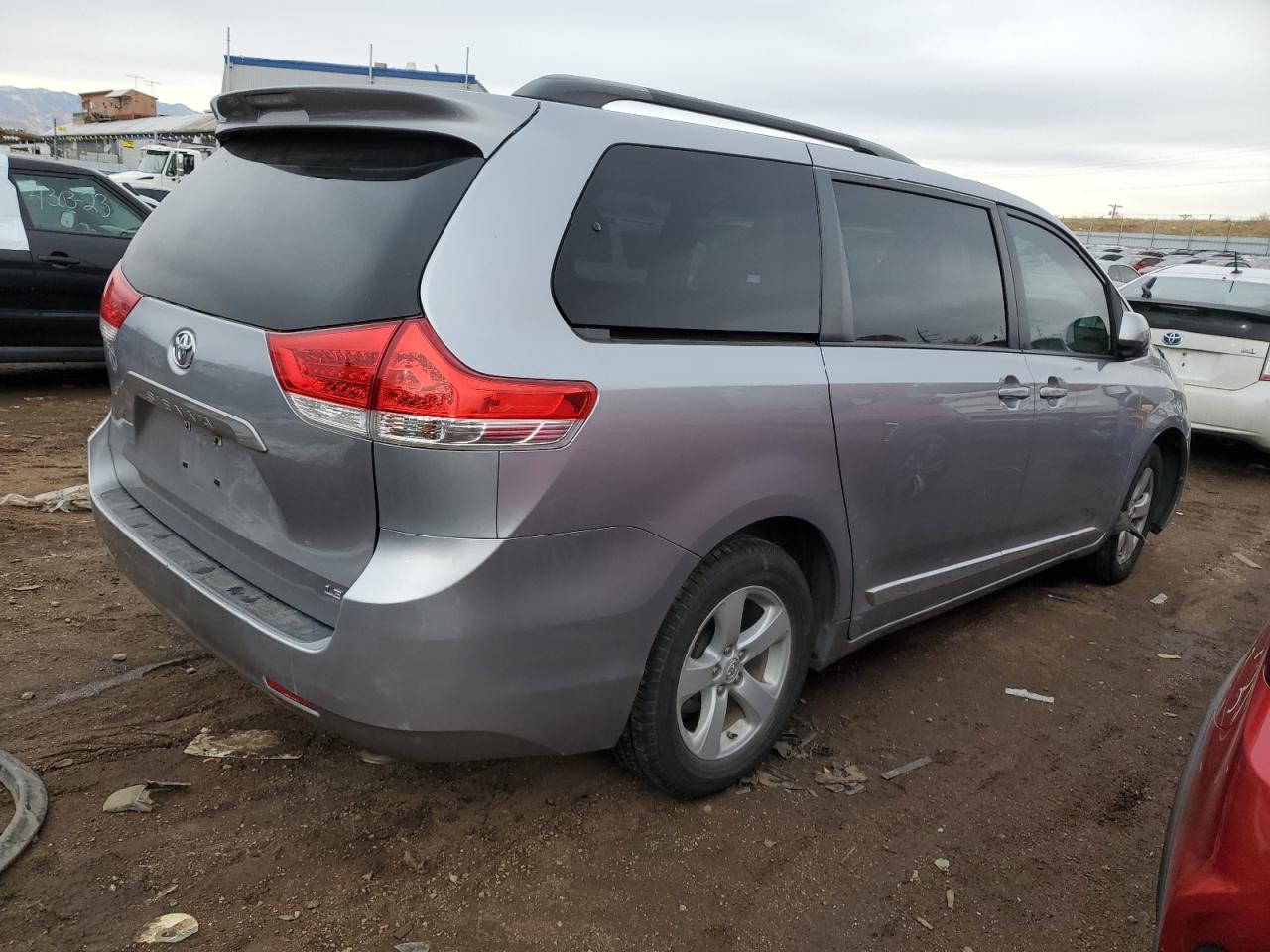 Изображение 3 2012 TOYOTA SIENNA LE 2012 с VIN 5TDKK3DC4CS177788