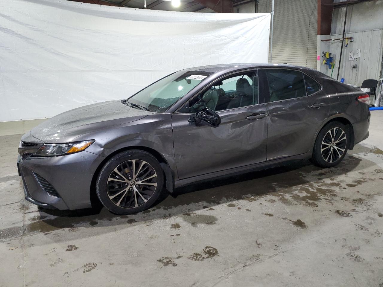Image 1 of 2020 TOYOTA CAMRY SE 2020 with VIN 4T1G11AK8LU373832