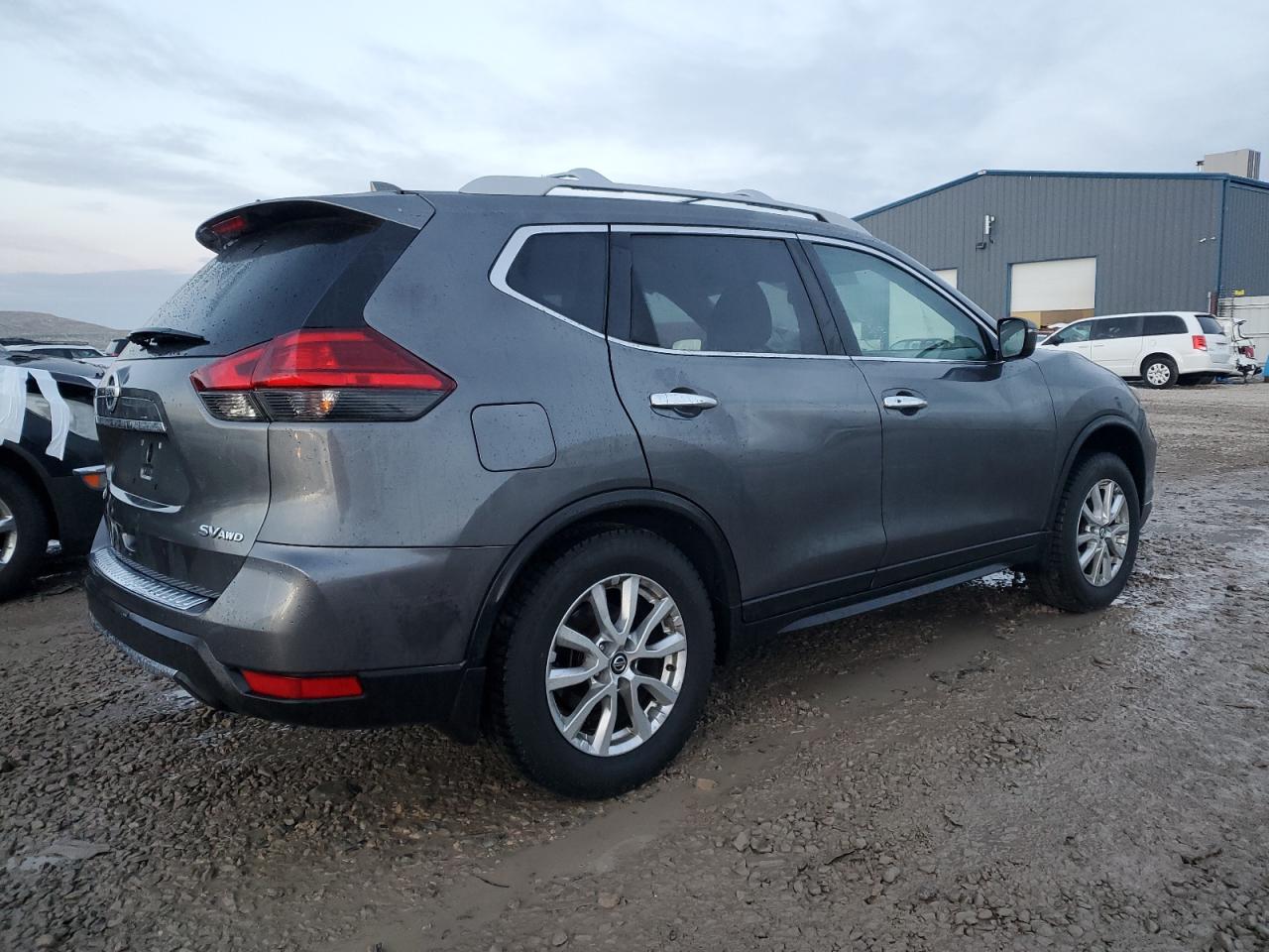 Image 3 of 2017 NISSAN ROGUE SV 2017 with VIN 5N1AT2MV1HC741230